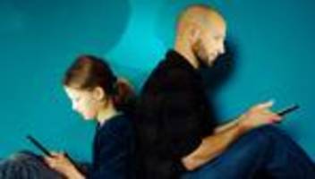 Elterliche Mediennutzung: Die 10 Handy-Gebote für Eltern