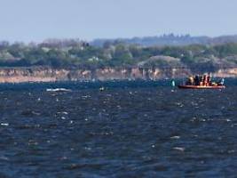 an schlaf nicht zu denken: minister backhaus will die nacht beim wal verbringen 