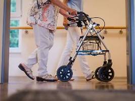 milliardenlöcher stopfen: warken plant bei pflegereform deutliche mehrbelastung für heimbewohner