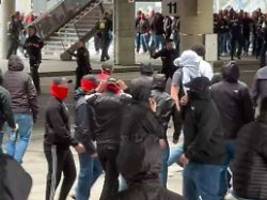 Vor Meisterspiel des FC Bayern: Außergewöhnlich - 1000 Fans prügeln sich, 500 in Gewahrsam