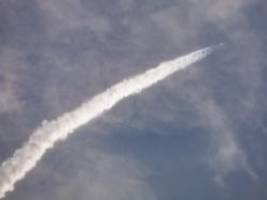 missgeschick im erdnahen orbit: bezos' weltraumfirma schießt satellit in falsche umlaufbahn