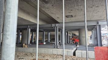 zäune, beton und müll am s-bahnhof rathaus steglitz: warum es so bleiben wird