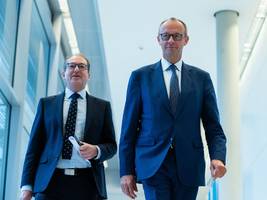 beamtenbesoldung: 60 000 euro mehr im jahr für den kanzler?