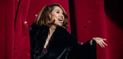 Raye träumt von einem Rucksack-Urlaub