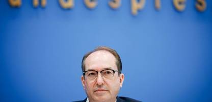 beamtenbesoldung: grüne verlangen aufklärung von innenminister alexander dobrindt