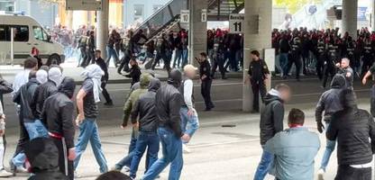 massenschlägerei vor bayern-spiel gegen stuttgart – polizei nimmt 500 randalierer in gewahrsam