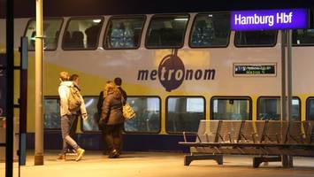 Im Metronom nach Bremen: Mann bietet Frau Süßes an, dann öffnet er die Hose