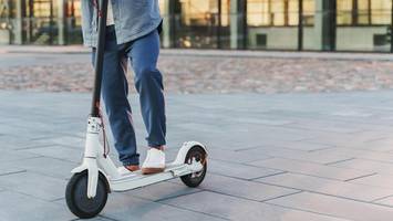 e-scooter-fahrer überfallen – 26-jähriger muss ins krankenhaus