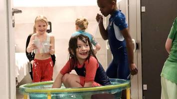 wassergewöhnung in hamburger kitas – dieser träger begegnet alarmierendem trend