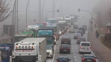 zahlenwirrwarr im hamburger hafen: spediteure zweifeln wachstum an