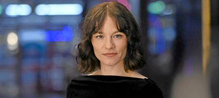 Sie gibt der Trauer ein fröhliches Gesicht: Schauspielerin Valerie Pachner beeindruckt in „Vier minus drei“