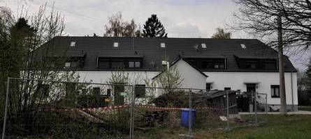 Illegal abgelagerter Giftmüll neben Asylunterkunft: Wer trägt die Verantwortung?