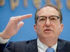 Bundespolitik: Dobrindt schließt höheren Spitzensteuersatz nicht aus