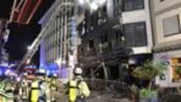 Feuerwehreinsatz: Gebäude in Innenstadt hat über mehrere Etagen gebrannt