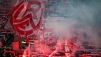 Fußball: Bein angesägt: Helmut-Rahn-Statue in Essen wird repariert