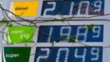 Mobilitätskosten: Günstig Tanken: Es muss nicht knapp vor 12.00 Uhr sein