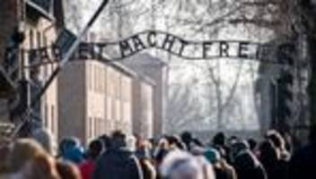 Nazi-Parolen: NS-Symbol an Holzbauten: Generalstaatsanwaltschaft ermittelt