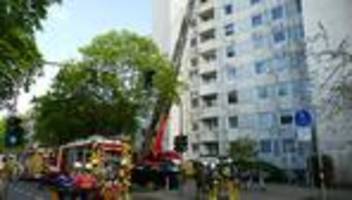Notfälle: Brand in Hochhaus - 20 Personen in Klinik gebracht