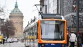 Unfall: Straßenbahn in Mannheim nach Zusammenstoß entgleist