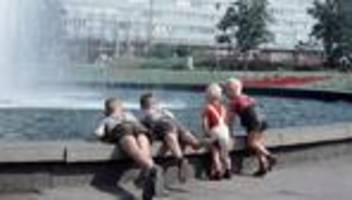 »Schwebende Lasten« von Annett Gröschner: Ein halbes Jahrhundert Sehnsucht