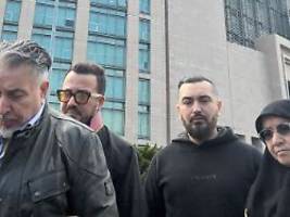 angehörige fordern höchststrafe: prozess um gift-tod von hamburger familie startet emotional