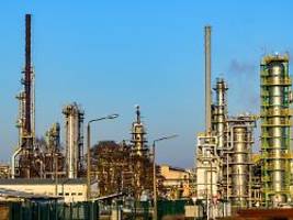 raffinerie schwedt betroffen: insider: russland will Öl-transit nach deutschland kappen