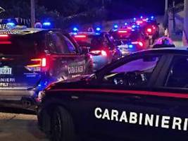 schwangere dabei, lachgas-konsum: berichte: prostitutions-skandal mit 70 fußball-profis erschüttert italien