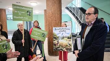 „falscher ort dafür“: hartnäckiger protest gegen riesen-quartier in berlin