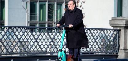 Armin Laschet bricht sich bei E-Scooter-Unfall die Schulter