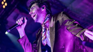 Álvaro soler in hamburg: es plätschert dahin, viel „na-na-na“, viel „ay-ay-ay“