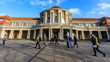 „patrioten“ sorgen an der uni hamburg mit rechtsextremen parolen für entsetzen