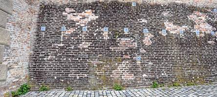 die stadtmauer am roten tor muss saniert werden