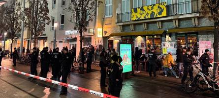 nach umstrittener razzia im city club: zwei augsburger abgeordnete haben weiterhin fragen