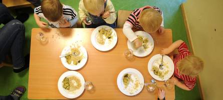 Finanznot bei Essenslieferant: Wie wirkt sich die Vitadora-Insolvenz auf Schulen und Kitas aus?