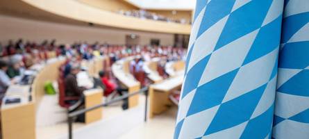 Im Landtag wird abgerechnet: Wofür die Parteien Bayerns Milliarden ausgeben wollen