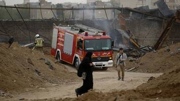 bomben auf irans städte spielen dem regime in die karten