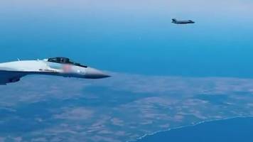 russische bomber-besatzung filmt abdrängung durch nato-jets