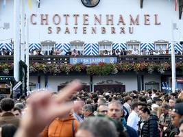 Oktoberfest in München: Dürfen auf der Wiesn bald Warsteiner und Kölsch in Mini-Gläsern ausgeschenkt werden?