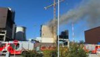 Brand in Lichterfelde: Feuer auf Kraftwerksgelände in Lichterfelde