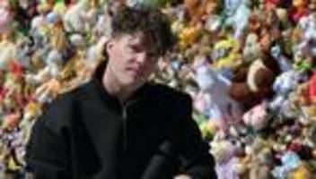 Kuscheltier-Installation: Kuscheltiere für Kinderschutz: »Kleinen eine Stimme geben«