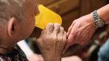 pflegereform: krankenkasse dak verurteilt höhere kosten für heimbewohner