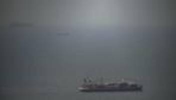 persischer golf: iran beschießt und beschlagnahmt schiffe in straße von hormus