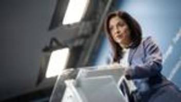 wirtschaftswachstum: bundesregierung senkt wachstumsprognose für das laufende jahr deutlich