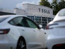 Auslieferungen steigen: Mehr Umsatz und Gewinn: Tesla schreibt wieder bessere Zahlen