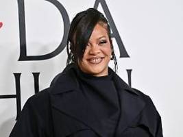 Mama die Show gestohlen: US-Superstar Rihanna zeigt erstmals Tochter Rocki
