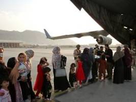 Trump löst Zwischenlager auf: Bericht: US-Regierung will afghanische Ortskräfte in den Kongo abschieben