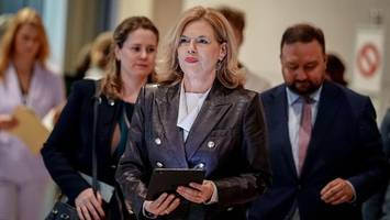 julia klöckner gehackt: unbefugte greifen offenbar auf signal-chats zu