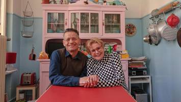 Bar jeder Vernunft: Hoher Besuch bei den Geschwistern Pfister