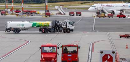 Iran-Krieg: Warnungen vor Kerosinmangel, zugleich Werbung für Sommerflüge