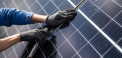 iran-krieg treibt nachfrage nach solaranlagen und elektroautos